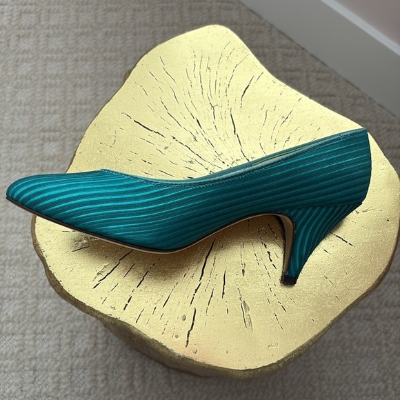 Dyeables Vintage,  Elegant Ribbed Satin Teal Striped Women's Shoes. Size 7B - Picture 9 of 16